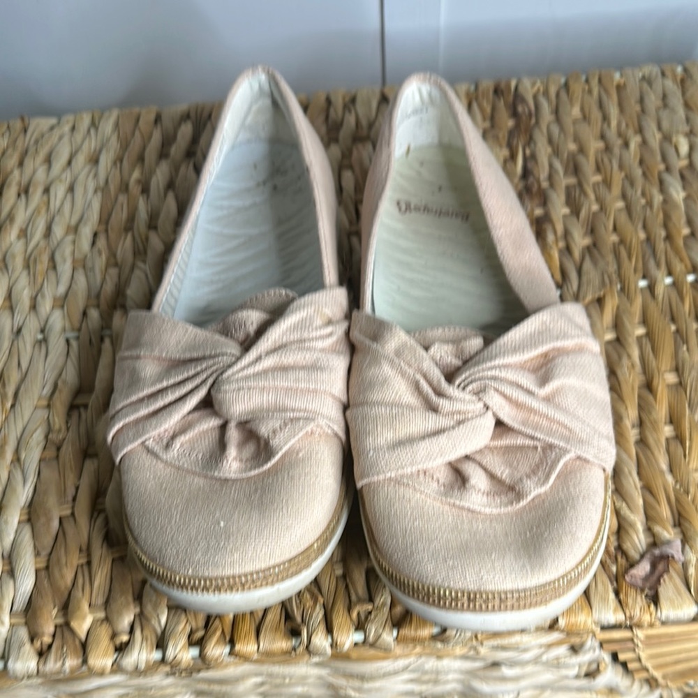 BareTraps Pink Bow Flats size 8